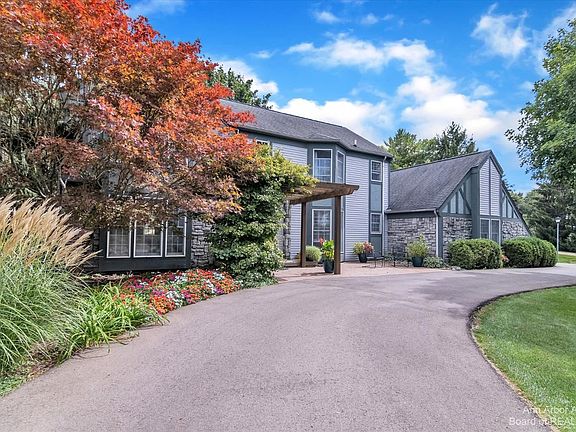 2nd image of 1711 Pond Shore Dr