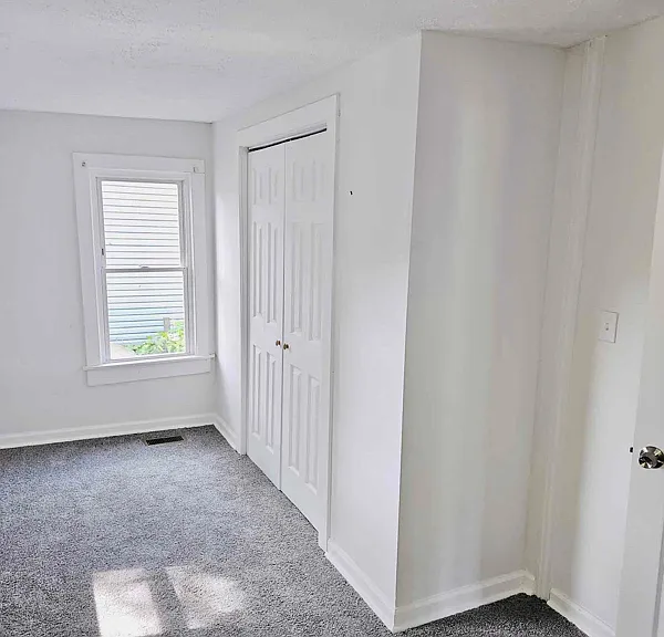 77 Kent Ct — Photo 5