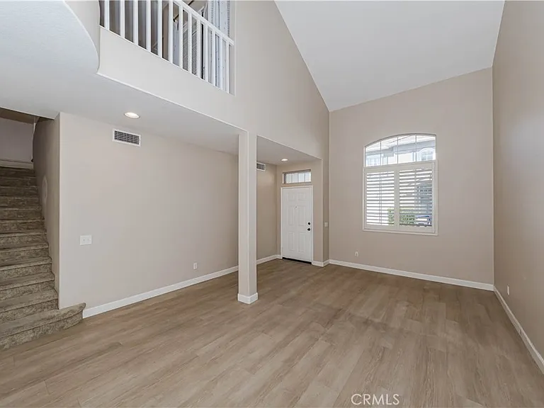 54 Melrose Dr — Photo 5