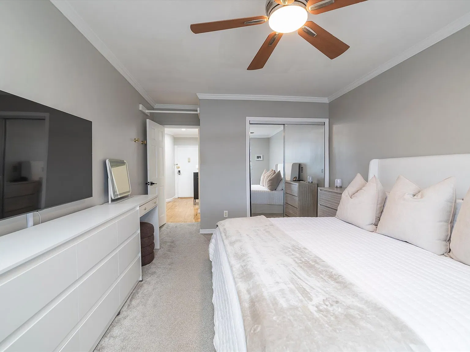 1 bed, 750 sqft, $3,000 — Photo 3