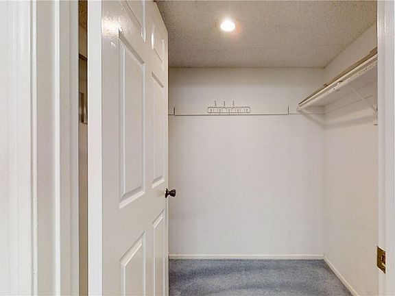 4th image of 12912 Sycamore Village Dr