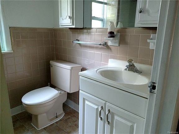 5th image of 21119 Ontaga Ave