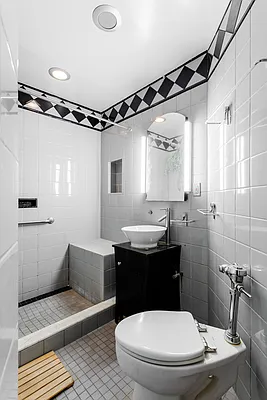 Rented by Coldwell Banker Warburg | media 8