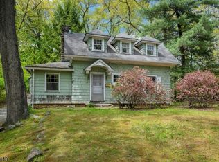 27 Woodland Ave, Mountain Lakes, NJ 07046