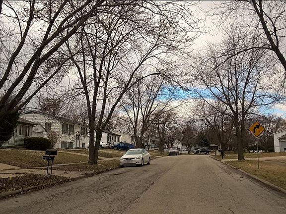 4th image of 1929 Jamestown Dr