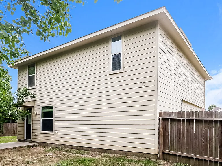 261 Kellyn Ct — Photo 16