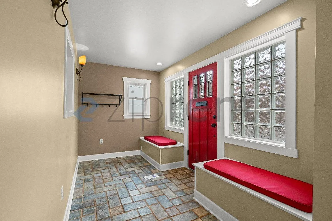 4 bed, 3390 sqft, $5,750 — Photo 3