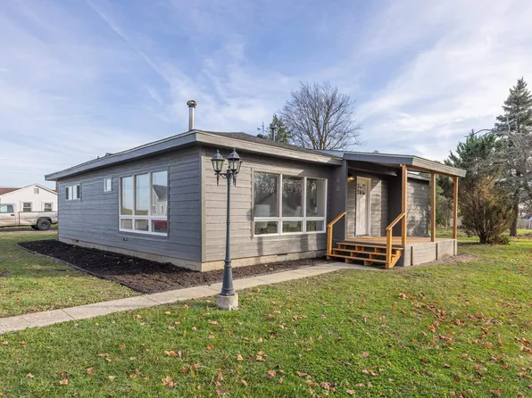 809 E Uncle Tom St, Greentown, IN 46936