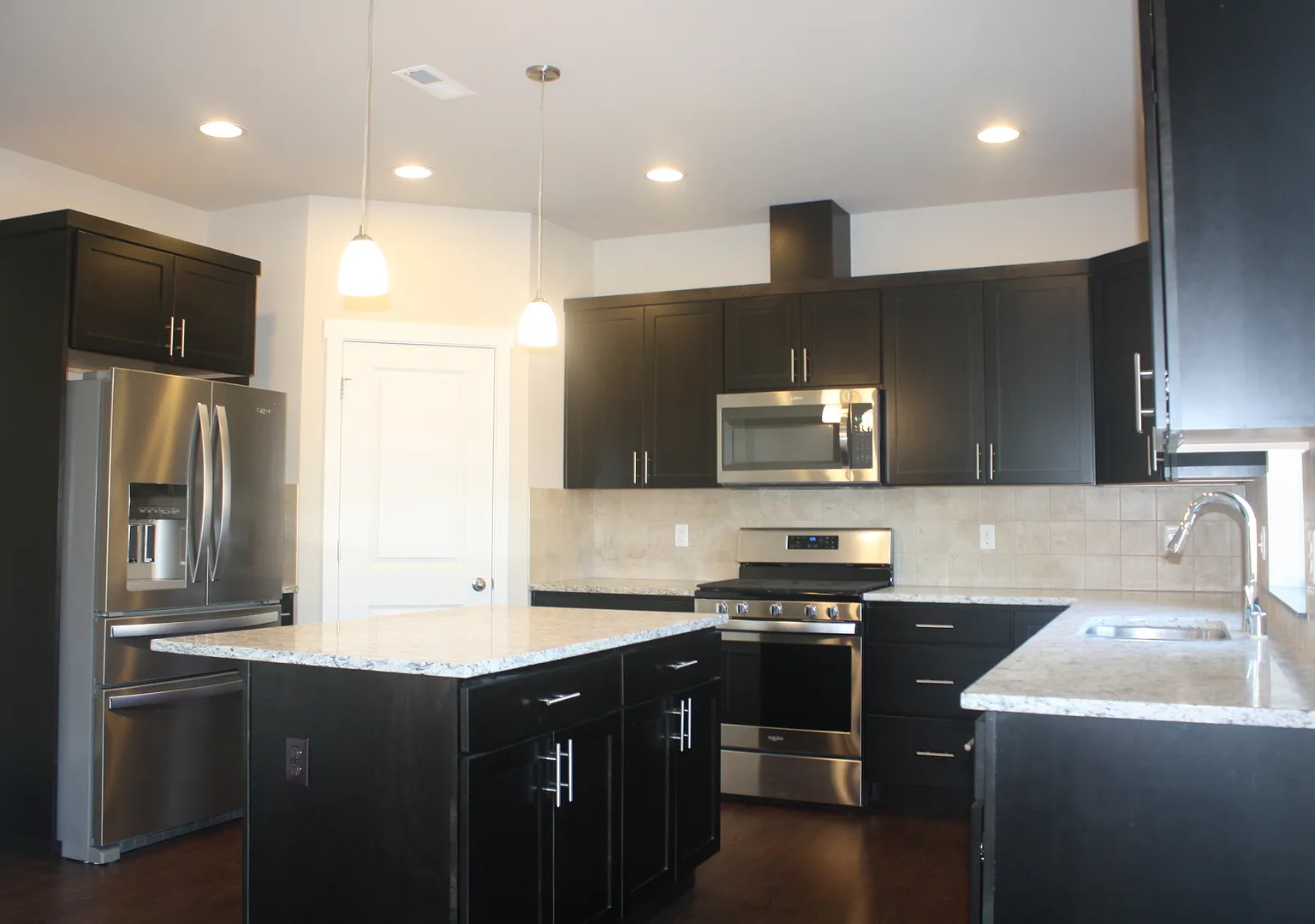 4 bdrm 2.5 bath PLUS a den/office on main, Newer home (2018), Tankless H20 heater, Upgrades galor... — Photo 3