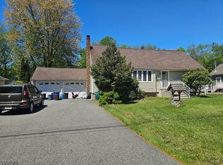 5 Fairview Ave, Pequannock, NJ 07440