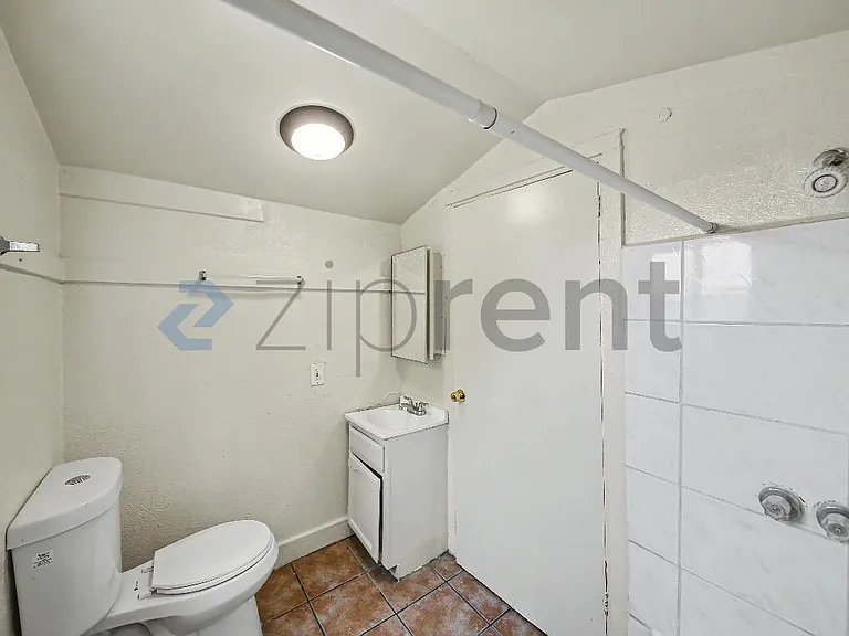 1251 E 59th Pl #B — Photo 10