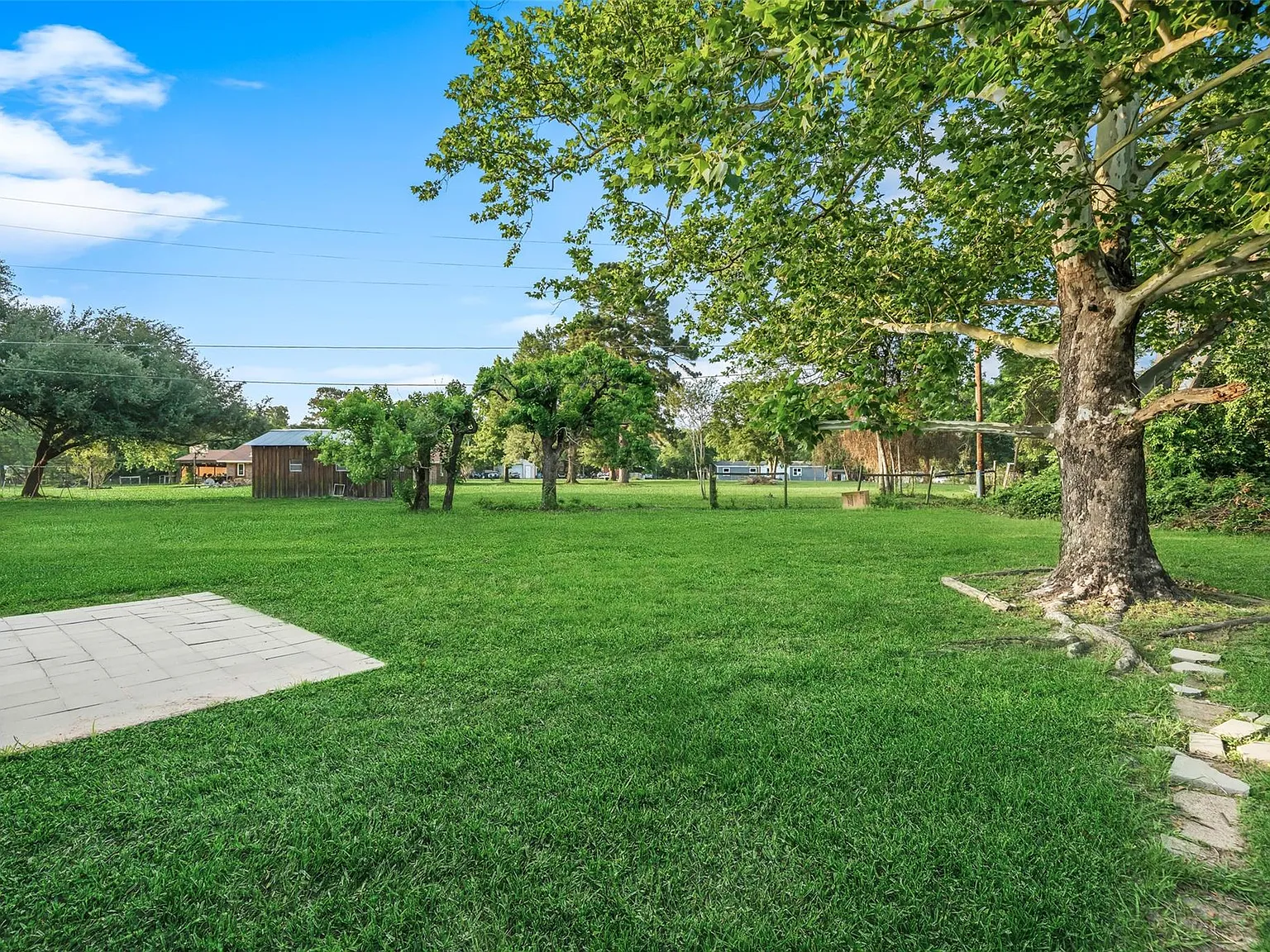 3 bed, 2.0 bath, 1700 sqft, $2,200 — Photo 4