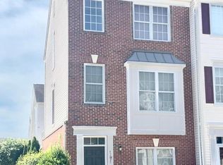 42829 Pamplin Ter, Chantilly, VA 20152