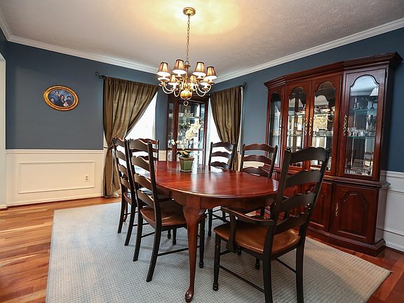 4th image of 108 Caversham Woods