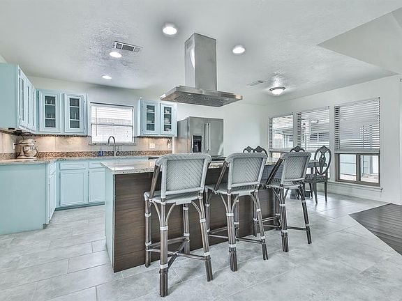 4th image of 731 Whitecap Dr