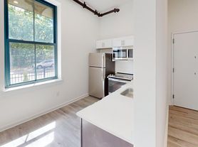 70 Roseville Ave