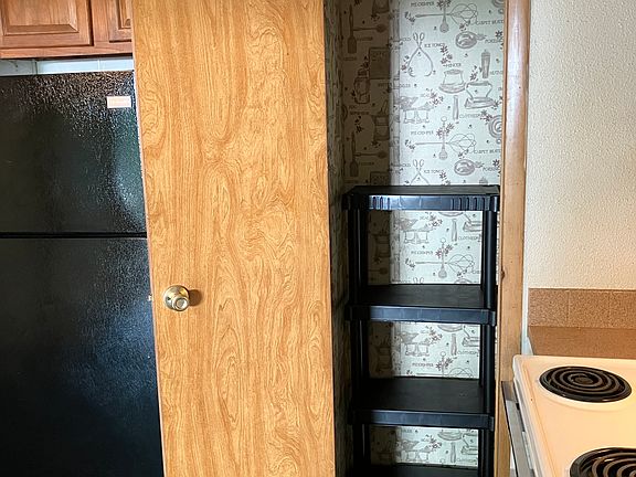 5th image of 207 E Elm St #207