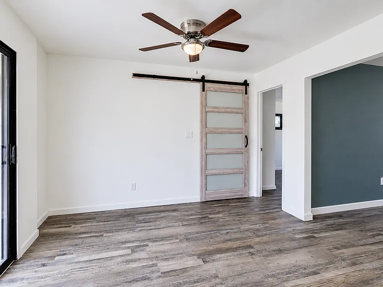 1221 E Henry St — Photo 16