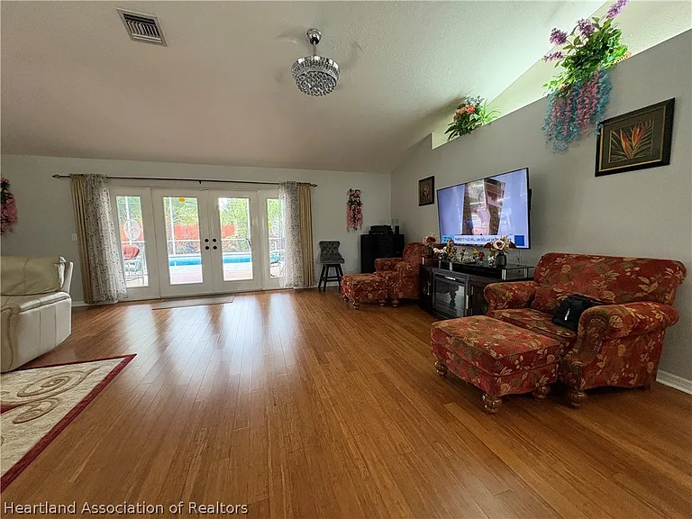 407 Maravilla Ave — Photo 10