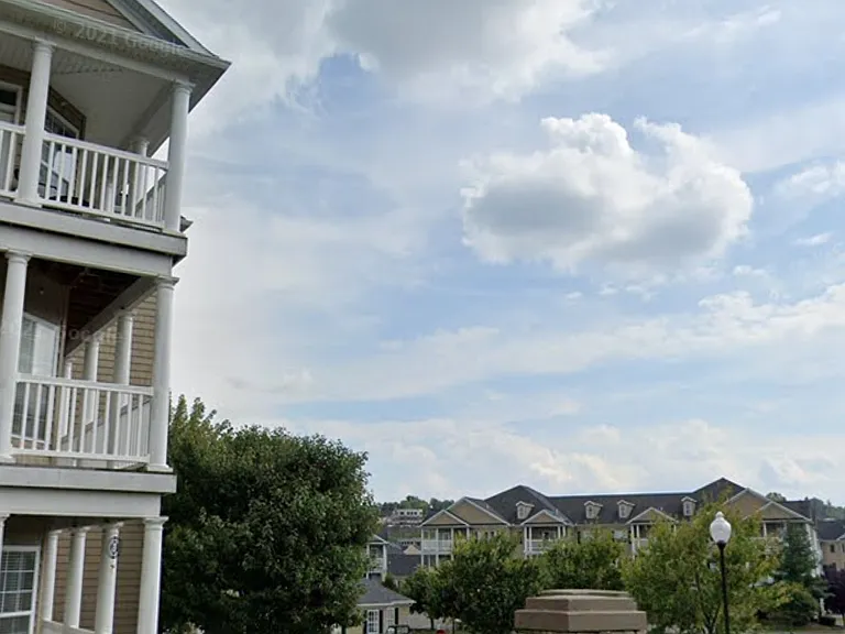 2528 Suncrest Vlg #2528 — Photo 9