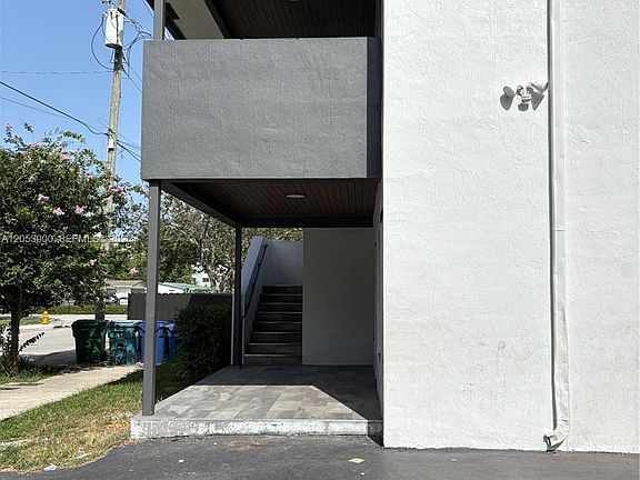 3rd image of 10128 W Fern St