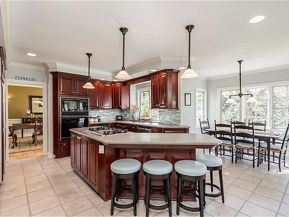 4th image of 19 Fall Meadow Dr