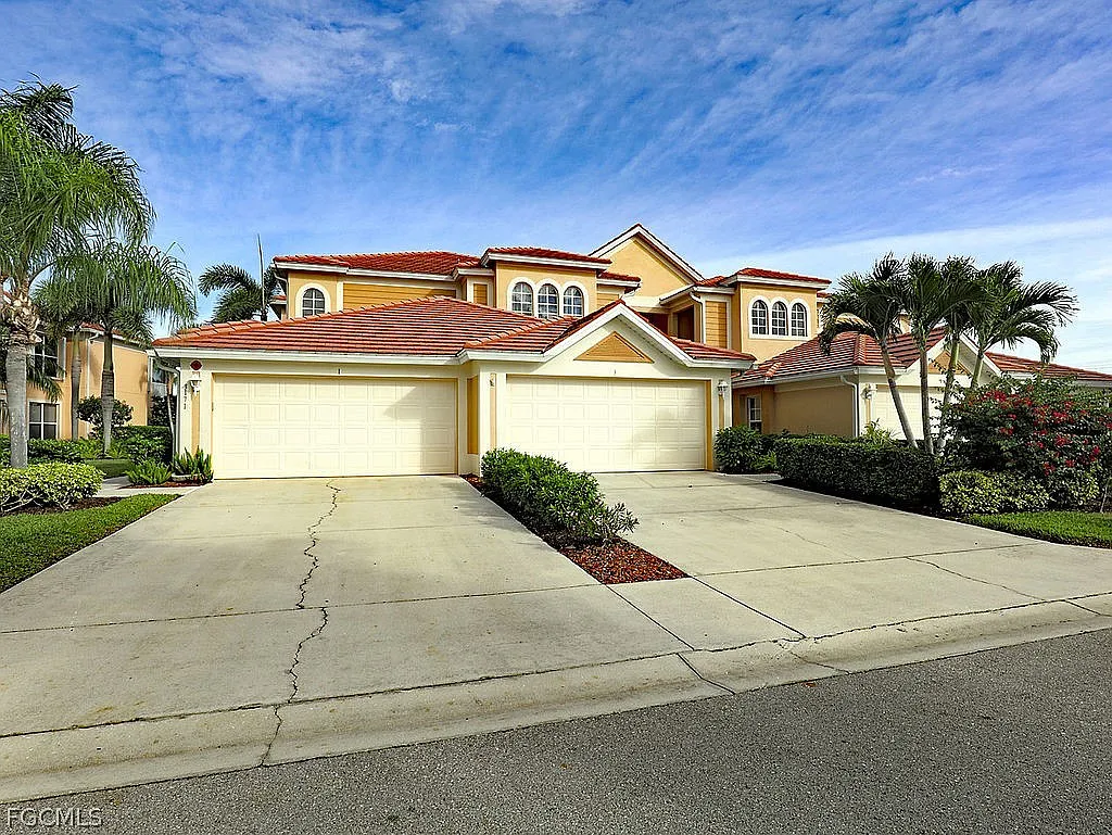 3 bed, 2.0 bath, 2144 sqft, $3,900 — Photo 1