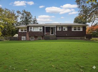 2 Huber Pl, Saint James, NY 11780