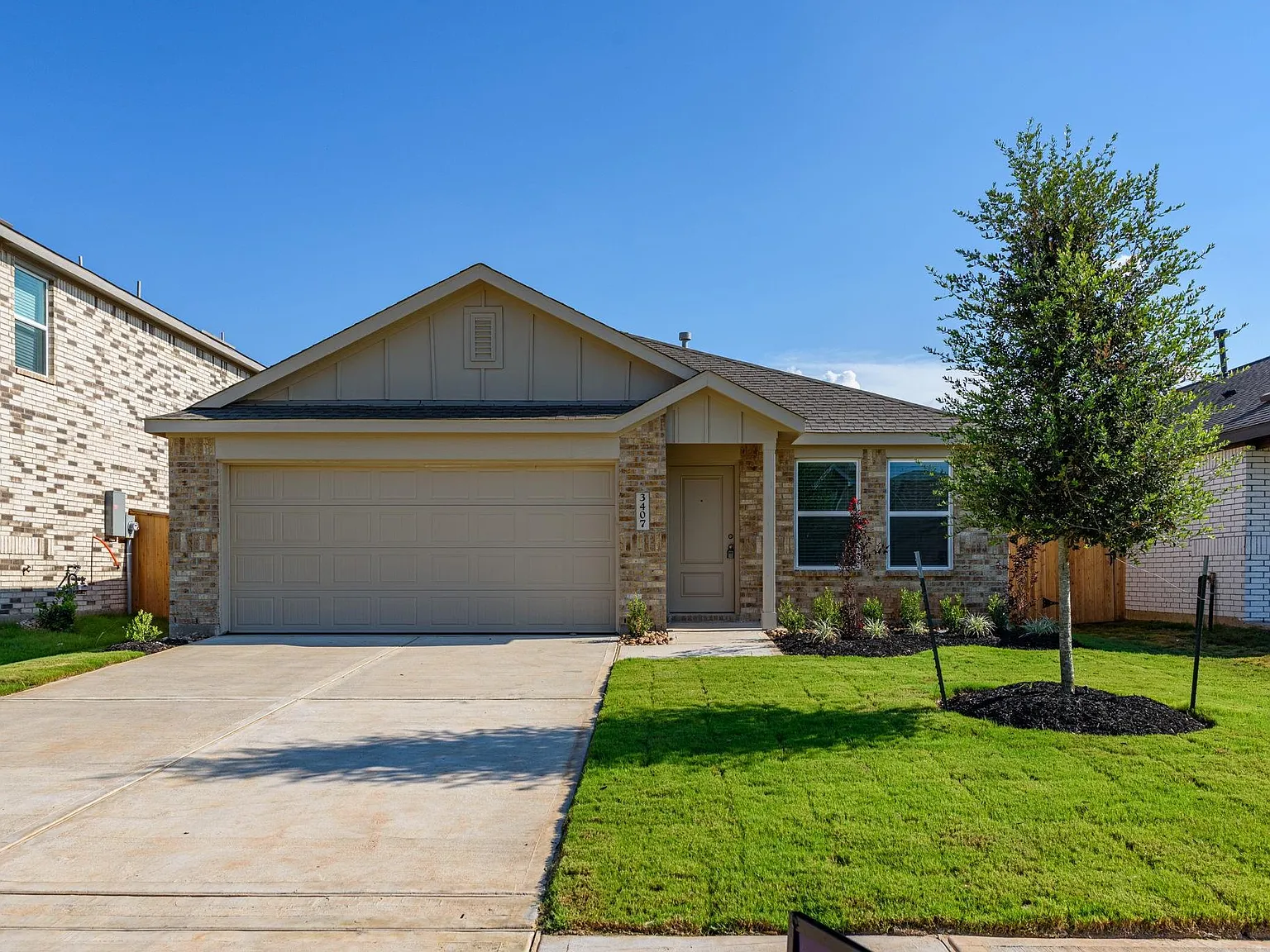 4 bed, 2.0 bath, 1720 sqft, $2,200 — Photo 1