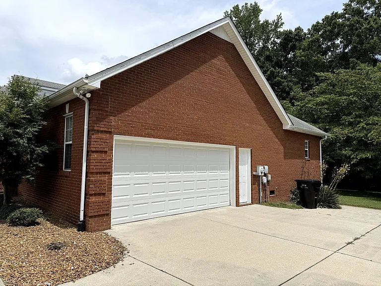 215 Woodson Dr — Photo 25