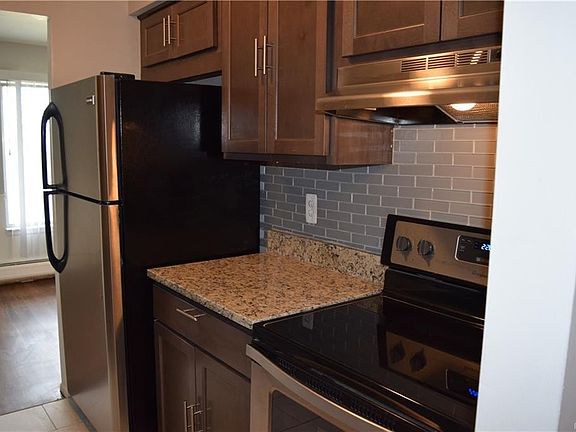 2nd image of 33302 Kingslane Ct APT 10