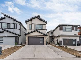 1827 17th Ave NW, Edmonton, AB T6T 2N1