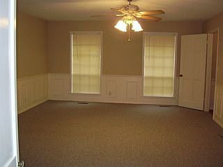 4th image of 20 Briarwood Ln