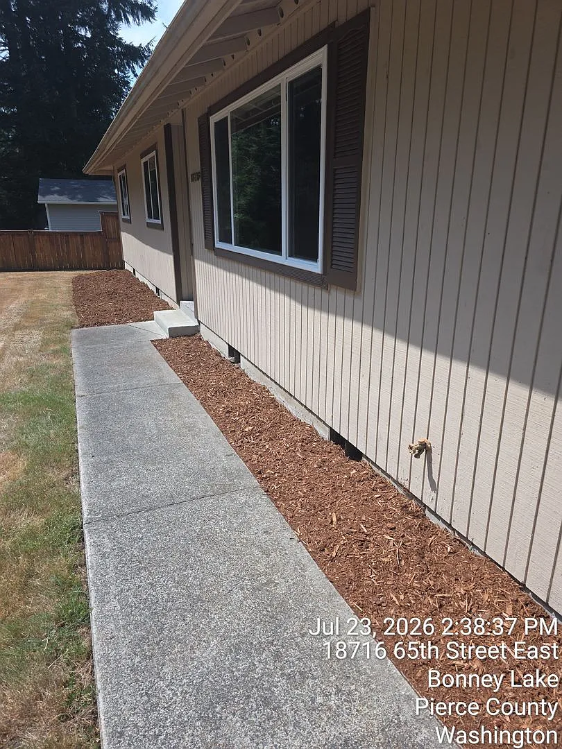 Bonney Lake - Lake Jane HOA - 3 bedroom 2 bathroom rambler home for rent -EV charger, Available NOW! — Photo 2