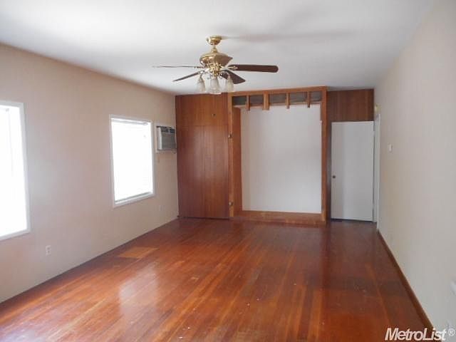 1st image of 907 Pendegast St