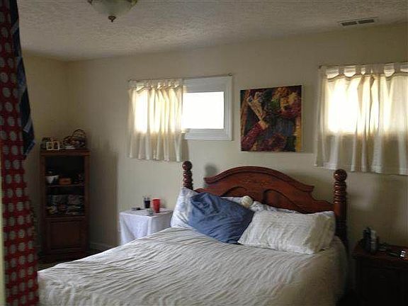 5th image of 304 E Cowing Dr