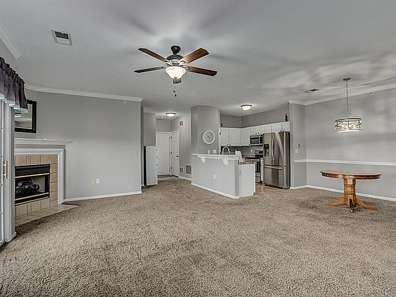 4th image of 145 Saddlebrook Ln Unit 602