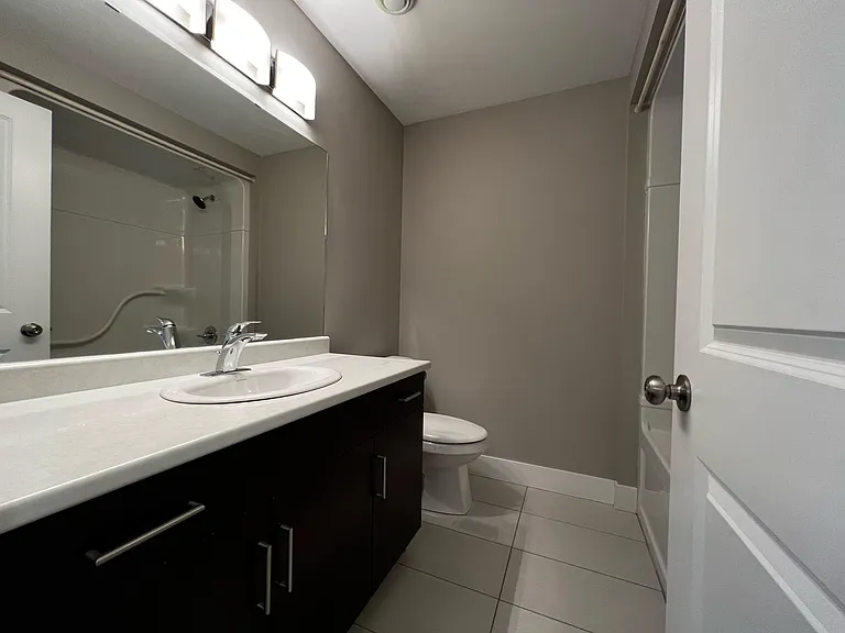 428 Henry St — Photo 7