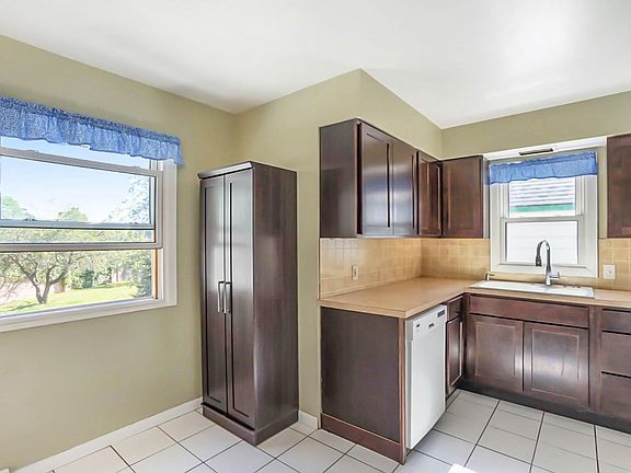 5th image of 3138 Copley Dr SW