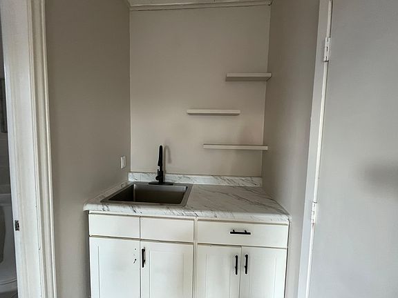 3rd image of 69 W 53rd St #5E