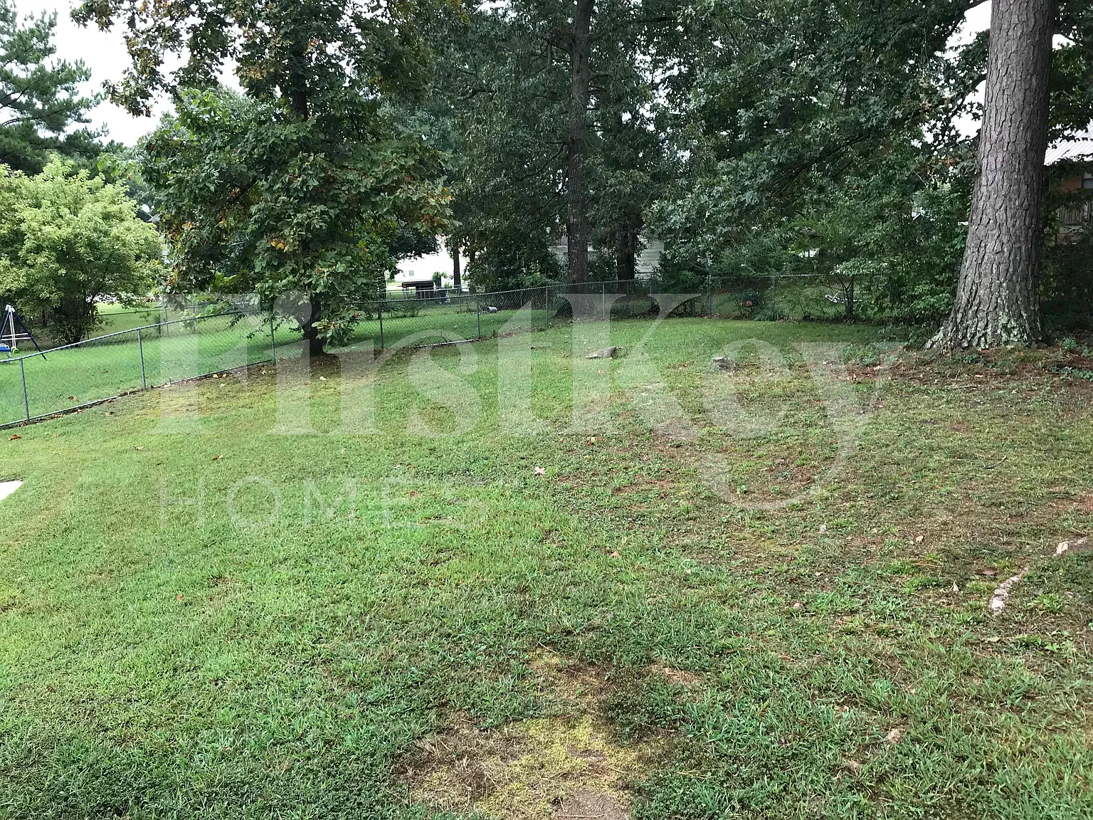 4 bed, 2.0 bath, 1368 sqft, $1,870 — Photo 2