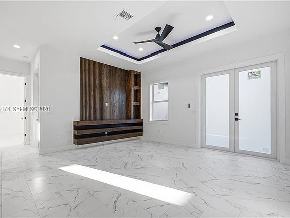 3rd image of 6050 N Moss Cir