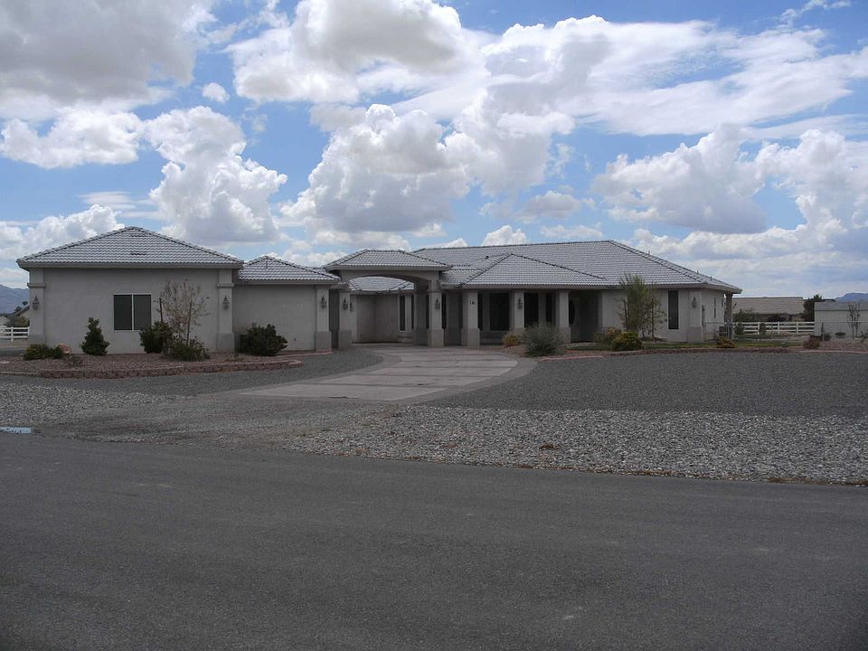 1st image of 880 Boyd Cir