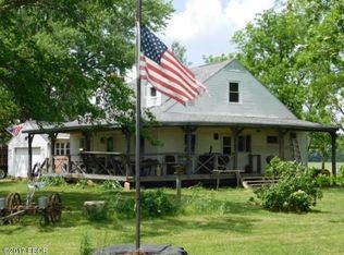 717 Gerrish Rd, Patoka, IL 62875