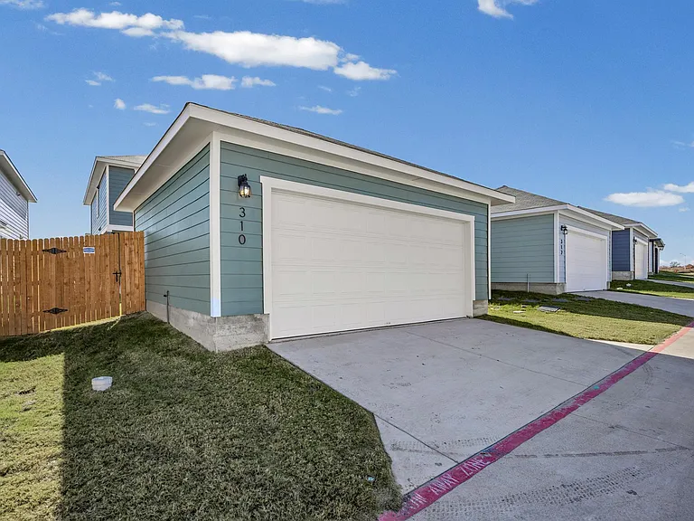 310 Puerto Plata Ave — Photo 24