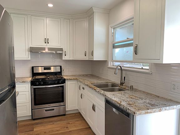 3rd image of 846 Manhattan Beach Blvd