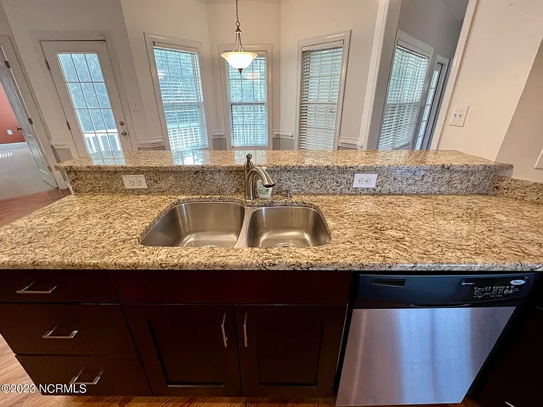 206 Sandy Springs Rd — Photo 15