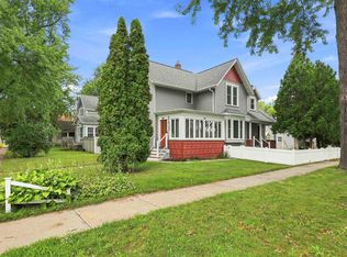 1102 W Lawrence St, Appleton, WI 54914