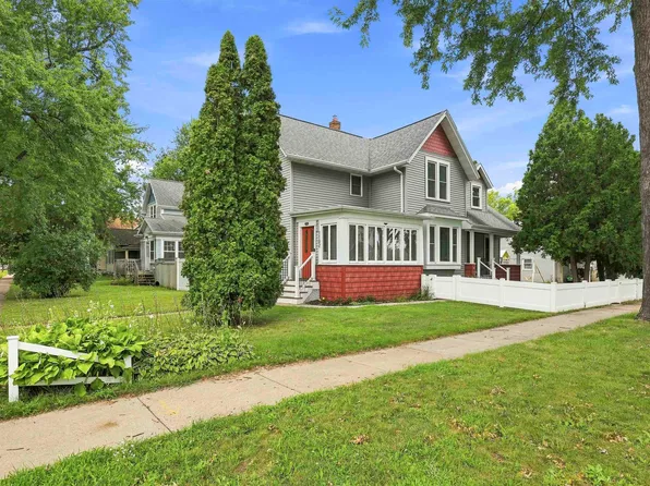 1102 W Lawrence St, Appleton, WI 54914
