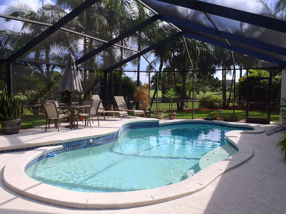 Gorgeous Screened in Pool